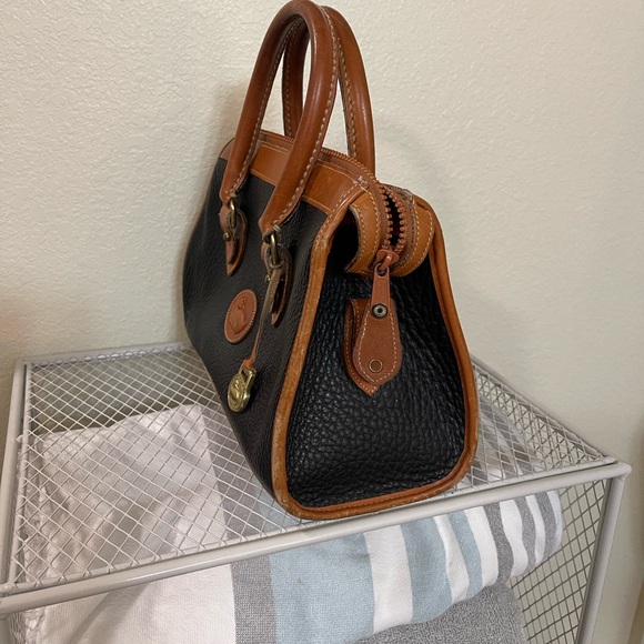 Dooney & Bourke hand bag - Picture 2 of 8